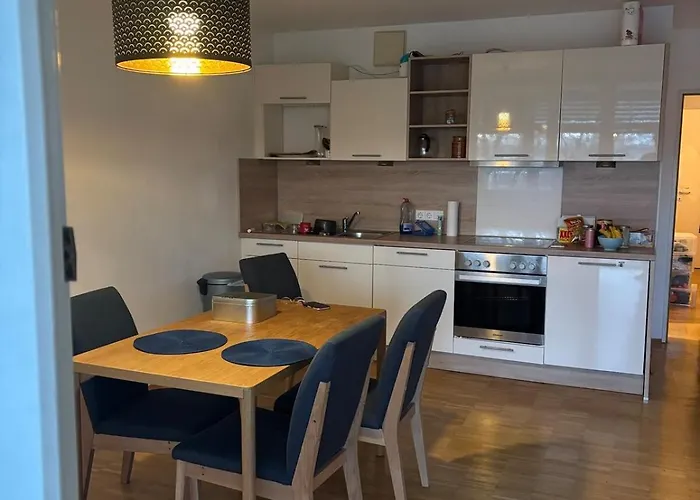 55 M2 Sunny Westend Flat